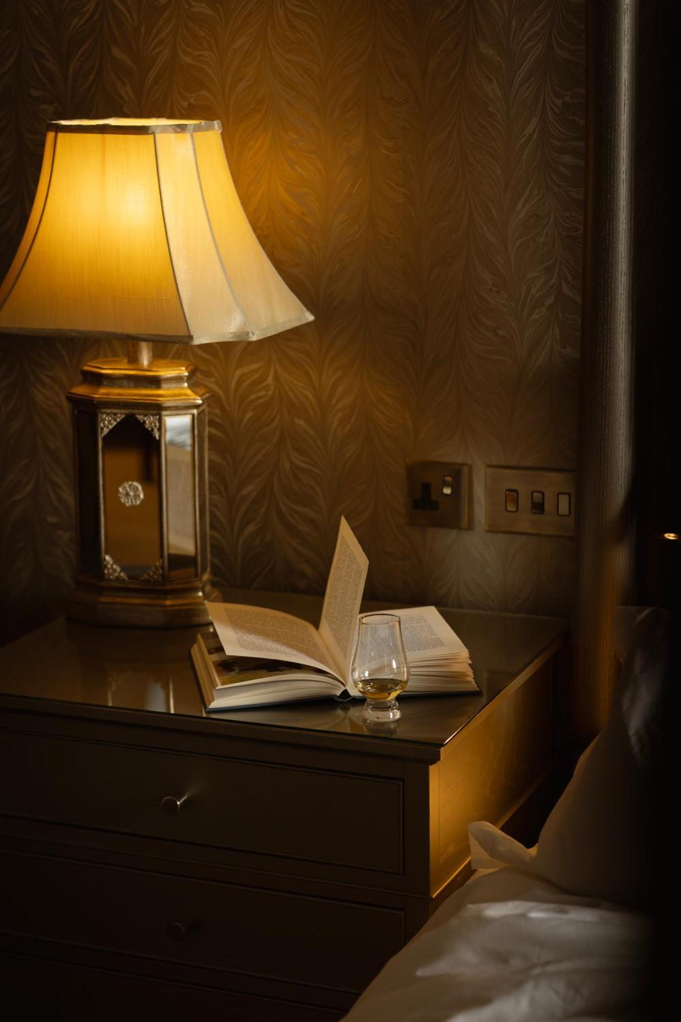 The Station Hotel Rothes Eksteriør bilde